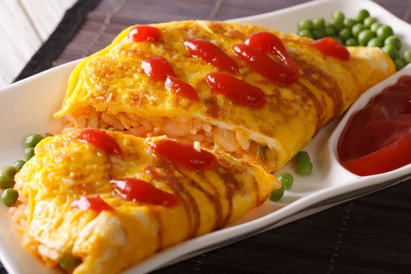 Japanese omelet with rice Omurice close-up on a plate. Horizonta — Stock Photo, Image