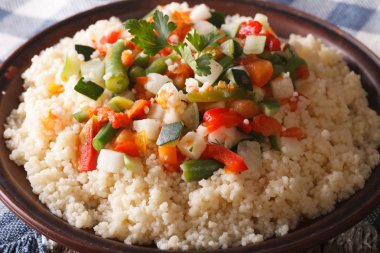 Mevsim sebzeleri makro ile kuskus. Yatay