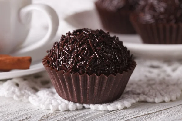 Bonbons au chocolat brésilien Brigadeiro macro. horizontal — Photo