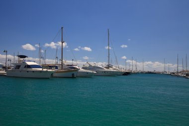 Limasol bağlantı noktası zevk tekneler yanaştı. Kıbrıs