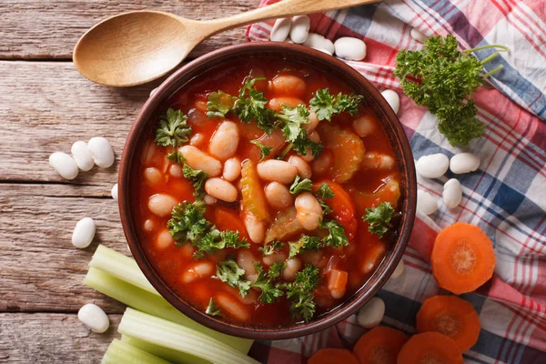 Rustic bean soup with ingredients close up. horizontal top view — Stock Photo, Image