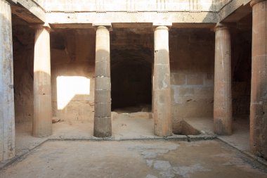 Paphos, Kıbrıs için kralların mezarları sütunlar salonu