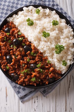 Picadillo a la habanera pirinç yakın çekim tablosundaki ile. Vertica