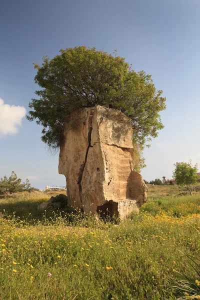 Groby królów Paphos, Cypr. Do ruin na tle o — Zdjęcie stockowe