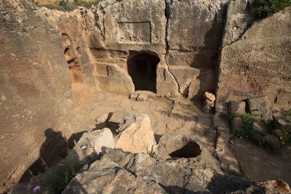 Wejście do starożytnych Grobowców Królewskich w Pafos. Cypr — Zdjęcie stockowe