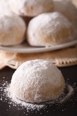 Pecans makro ile Polvoron lezzetli kurabiyeler. dikey