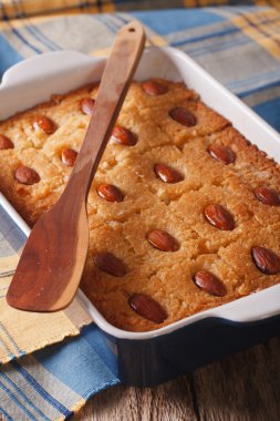 Badem ile tatlı pasta pişirme çanağı kapatın. dikey