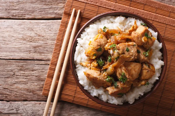 Traditional oyakodon and rice in a bowl. horizontal top view — Stock Photo, Image