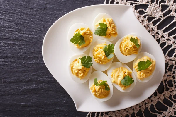 Stuffed eggs with mustard and parsley. Horizontal top view — Stock Photo, Image