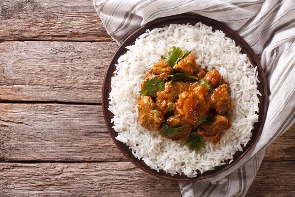 Nourriture indienne : Madras boeuf au riz basmati. Vue de dessus horizontale — Photo