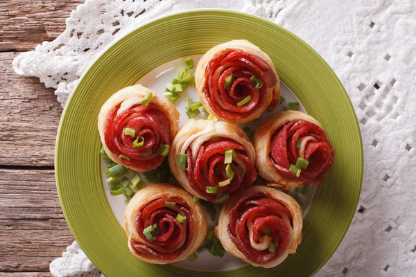 Sandwiches with salami and cheese on a plate close-up. Horizonta — Stock Photo, Image