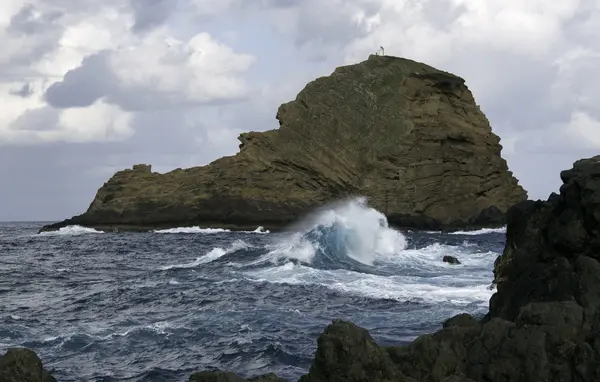 マデイラ島の大きな波 — ストック写真