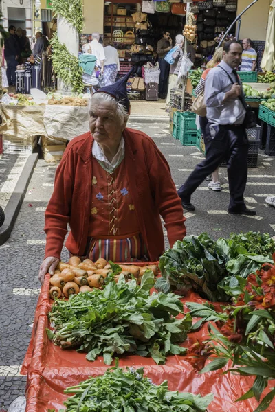 The vegetable woman dressed in traditional outfit — Stock Photo, Image