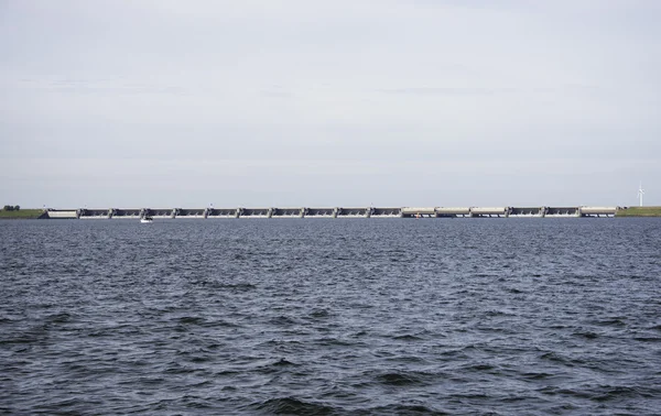 Haringvlietsluizen nära Hellevoetsluis deltaworks — Stockfoto