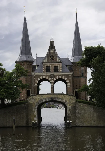 Water gate in de historische stad Sneek — Stockfoto