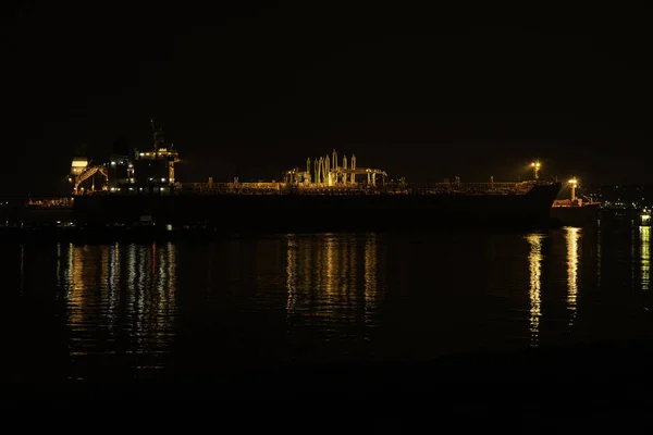 Schip by night in rotterdam harbour — Stock Photo, Image