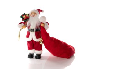 Noel Baba büyük bir çantayla Noel hediyelerini teslim etmeye gidiyor.