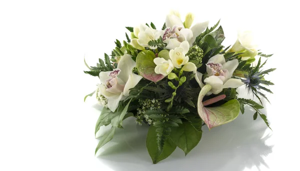 Blumenschmuck mit lilys freesia — Stockfoto