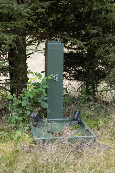 Vattenkran på campingsidan — Stockfoto