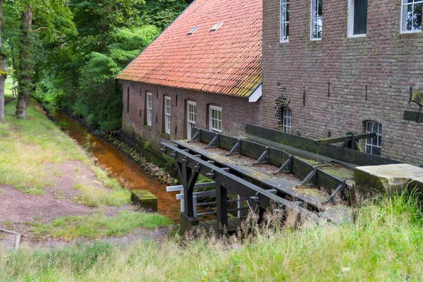 Stary młyn wodny w Wenum — Zdjęcie stockowe