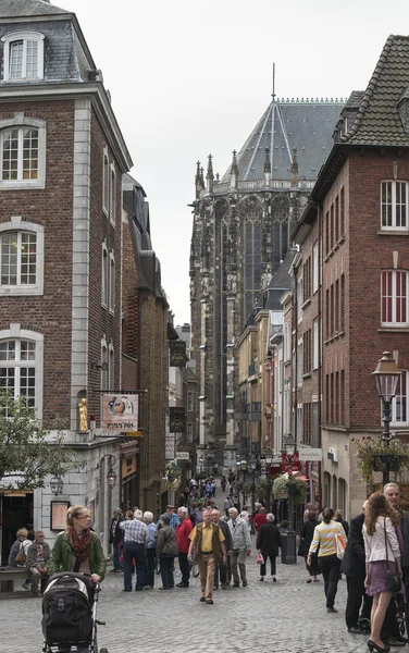 Mensen winkelen in Aken Duitsland — Stockfoto