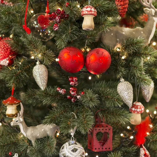 Albero di Natale con decorazione — Foto Stock