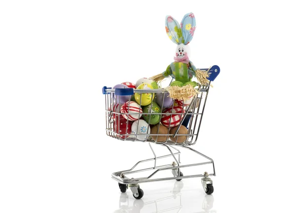 购物车与复活节彩蛋和兔子 — 图库照片