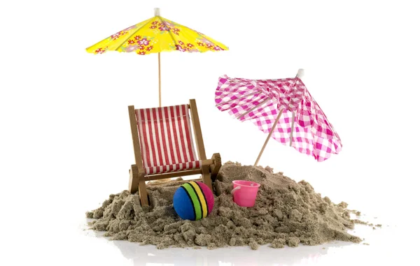 Yellow and pink parasol on the beach — Stock Photo, Image