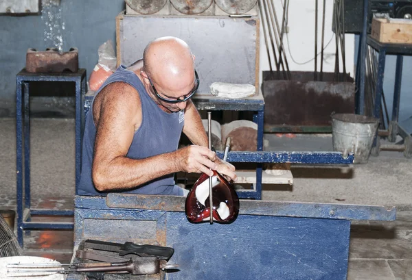 Glas blower in stad Mdina op het eiland Malta — Stockfoto