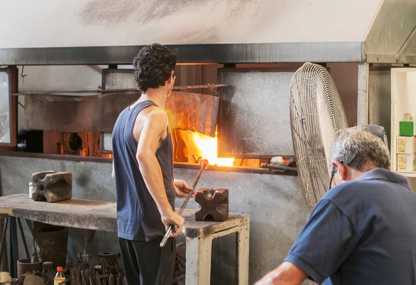 Soplador de vidrio en la ciudad Mdina en la isla Malta —  Fotos de Stock