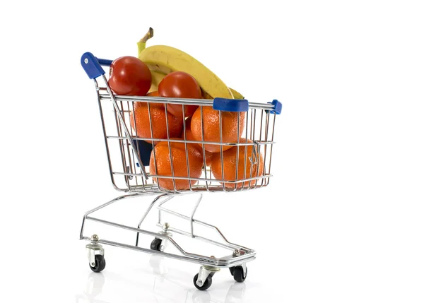 Carrito de compras con fruta fresca — Foto de Stock