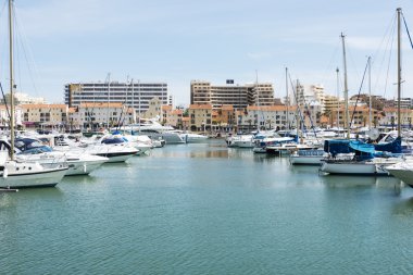 Lüks jaghts içinde Villamoura harbor