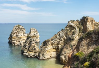 kayalar ve cliff lagos porugal içinde