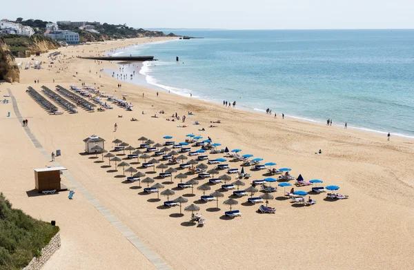 Vista da lotada praia da Falésia Albufeira — Fotografia de Stock