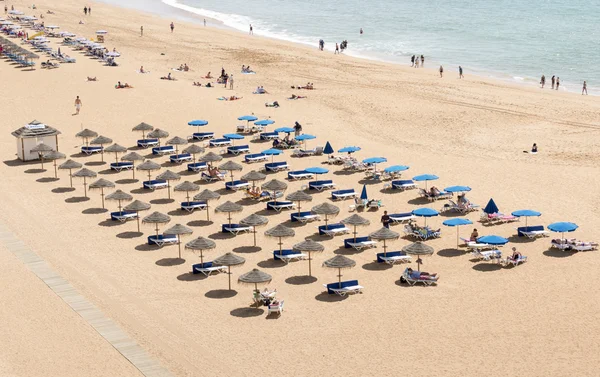 View of crowded Falesia beach Albufeira — Stock Photo, Image