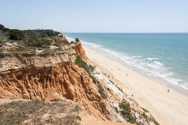 Klipporna vid Praia da Falésia — Stockfoto