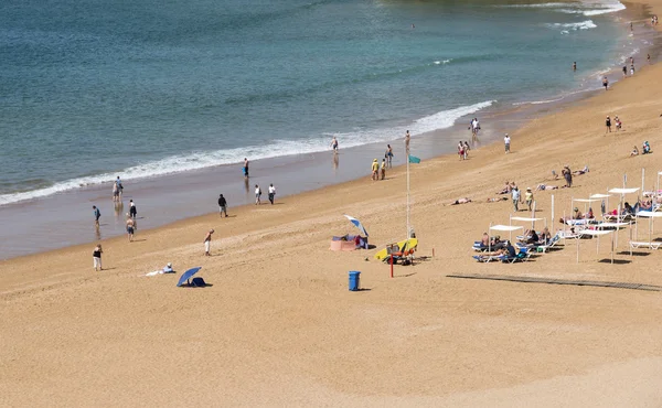 People have fun on the beach — Stock Photo, Image