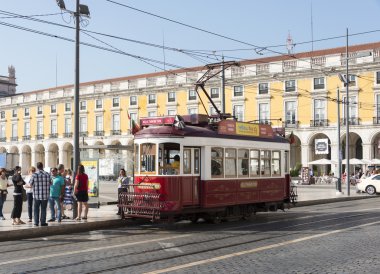 lissabon ünlü kırmızı tramvay