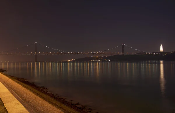 Ponte 24 lisbon por la noche — Foto de Stock