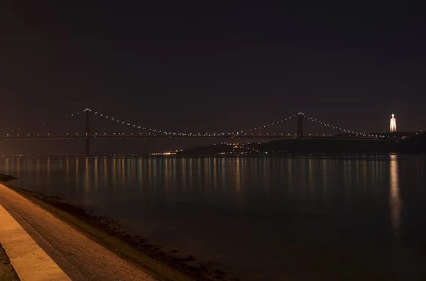 Ponte 24 lisbon por la noche — Foto de Stock