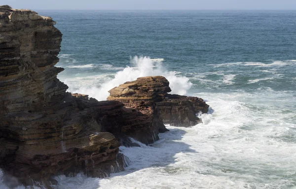 Oceano selvagem na costa protugal — Fotografia de Stock