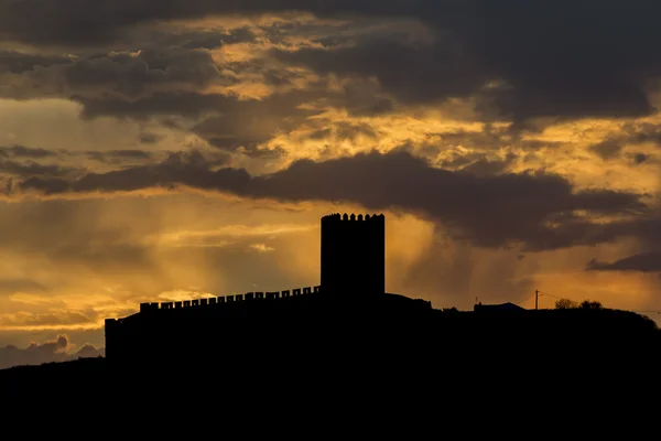 Sunrays nad castel — Zdjęcie stockowe
