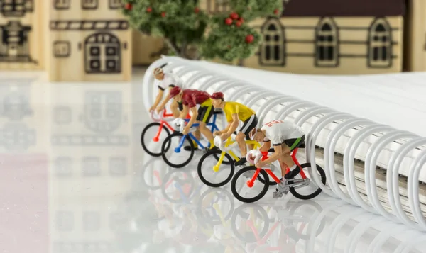 Mini fantoches jogo de ciclismo — Fotografia de Stock