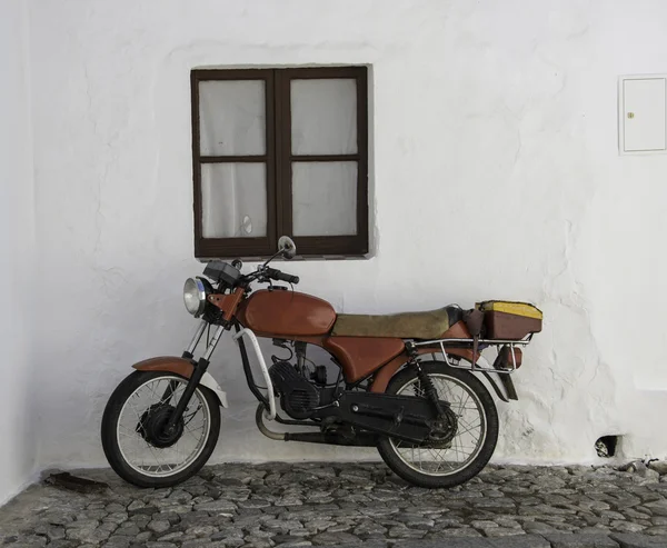 Vieux cyclomoteur ou scooter — Photo