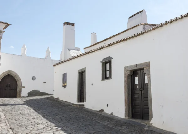 Rua com casas brancas monsaraz — Fotografia de Stock