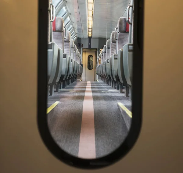 Vista Assentos Trem Através Janela Uma Porta Locarno Ticino Suíça — Fotografia de Stock