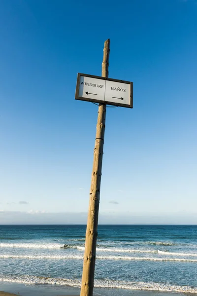 Sign Beach Voor Windsurfen Badkamers Tarifa Cadiz Andalusië Spanje — Stockfoto