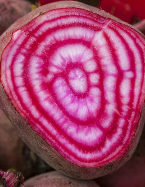 Remolacha Chiogga Cortada Por Mitad Para Deleitar Las Rayas Caramelo — Foto de Stock