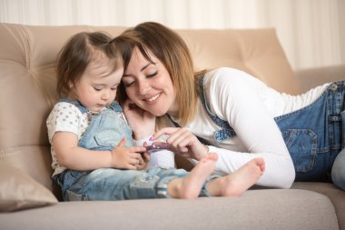 Anne ve küçük kızı