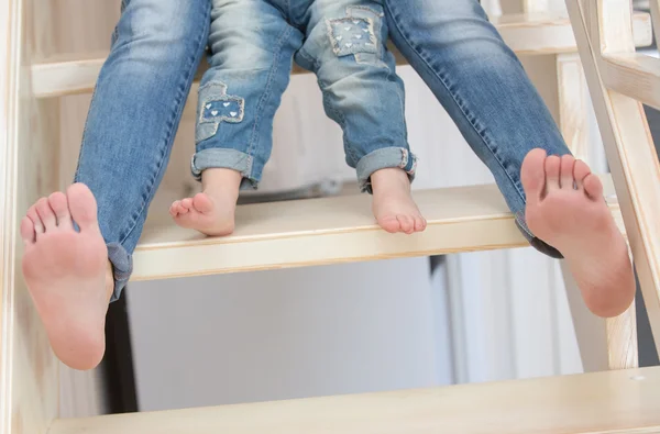 Mamma och hennes lilla dotter — Stockfoto